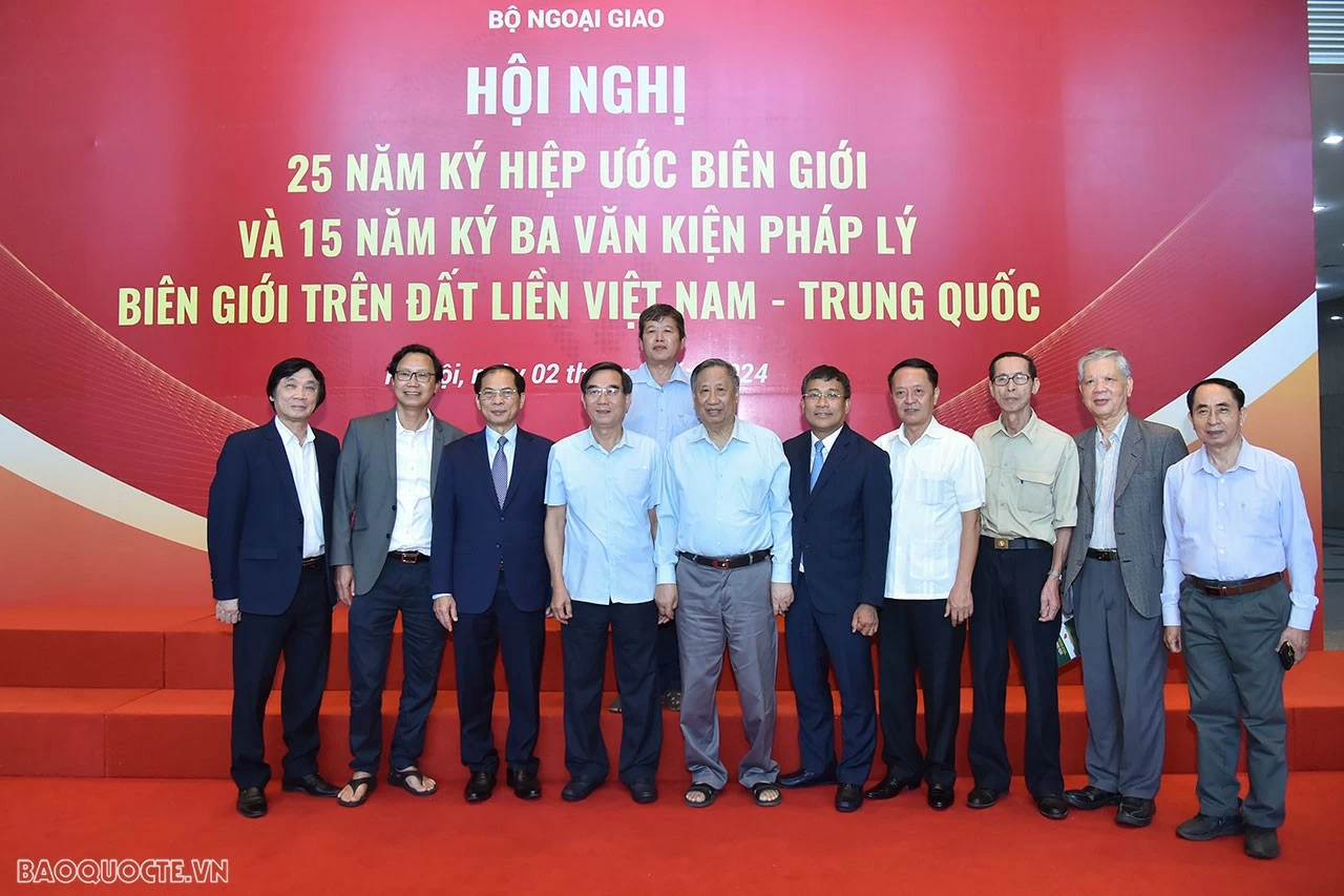 Xây dựng đường biên giới Việt Nam-Trung Quốc hòa bình, ổn định, góp phần thúc đẩy phát triển kinh tế xã hội Xây dựng đường biên giới Việt Nam-Trung Quốc hòa bình, ổn định, góp phần thúc đẩy phát triển kinh tế xã hội