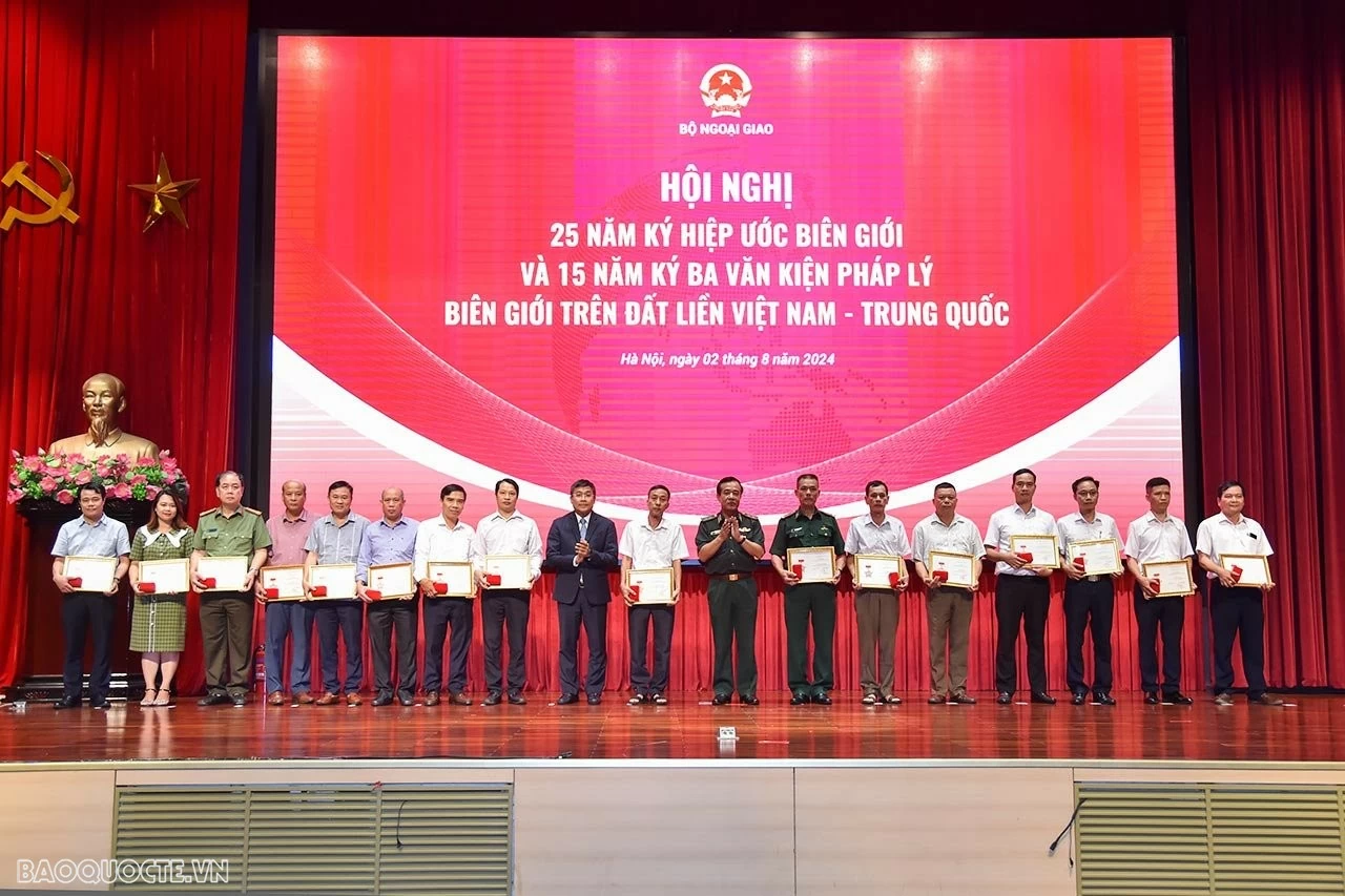 Xây dựng đường biên giới Việt Nam-Trung Quốc hòa bình, ổn định, góp phần thúc đẩy phát triển kinh tế xã hội Xây dựng đường biên giới Việt Nam-Trung Quốc hòa bình, ổn định, góp phần thúc đẩy phát triển kinh tế xã hội