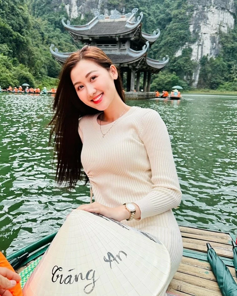 Nhan sắc đời thường phúc hậu của tân Hoa hậu bình Việt Nam Võ Lê Quế Anh Nhan sắc đời thường phúc hậu của tân Hoa hậu bình Việt Nam Võ Lê Quế Anh