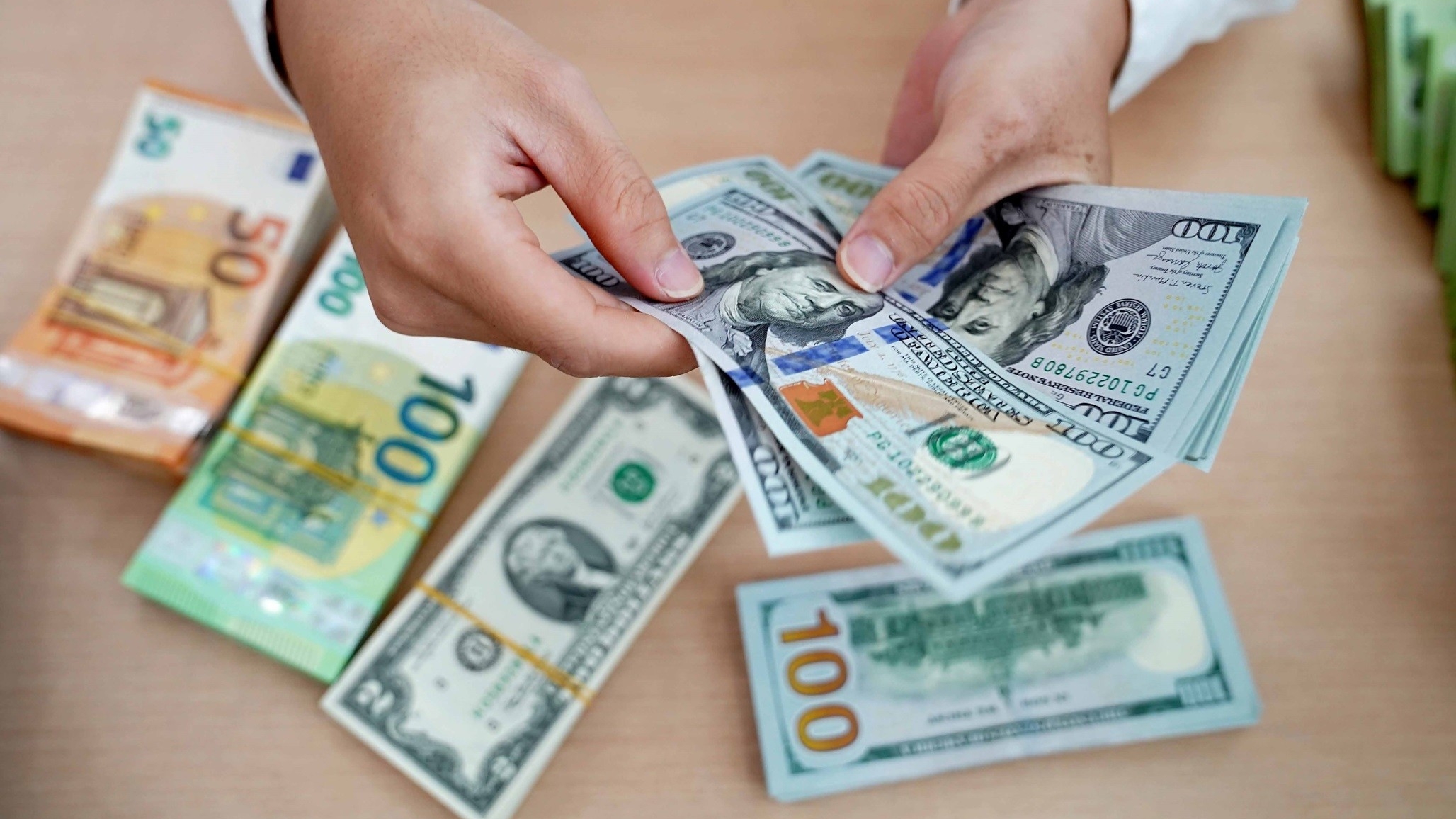 Tỷ giá ngoại tệ, tỷ giá USD/VND hôm nay 6/3: Lý do EUR 'tỏa sáng'