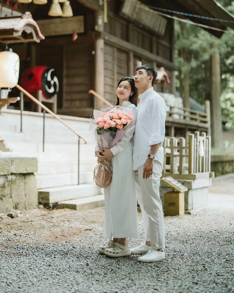 Midu khoe ảnh trong chuyến du lịch gần đây cùng ông xã Minh Đạt. Cặp uyên ương tay trong tay chụp hình với trang phục ton sur ton. Midu khoe ảnh trong chuyến du lịch gần đây cùng ông xã Minh Đạt. Cặp uyên ương tay trong tay chụp hình với trang phục ton sur ton.