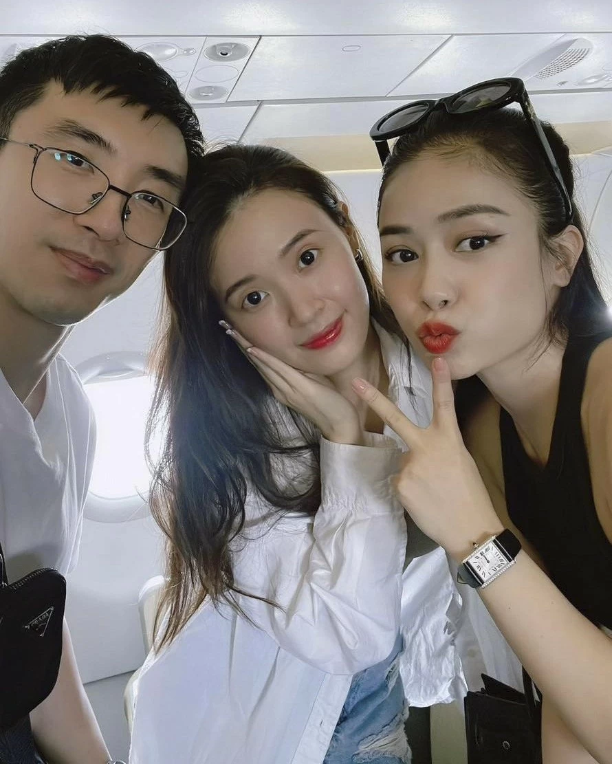 Diễn viên Midu và chồng doanh nhân đồng điệu trang phục sắc trắng Diễn viên Midu và chồng doanh nhân đồng điệu trang phục sắc trắng