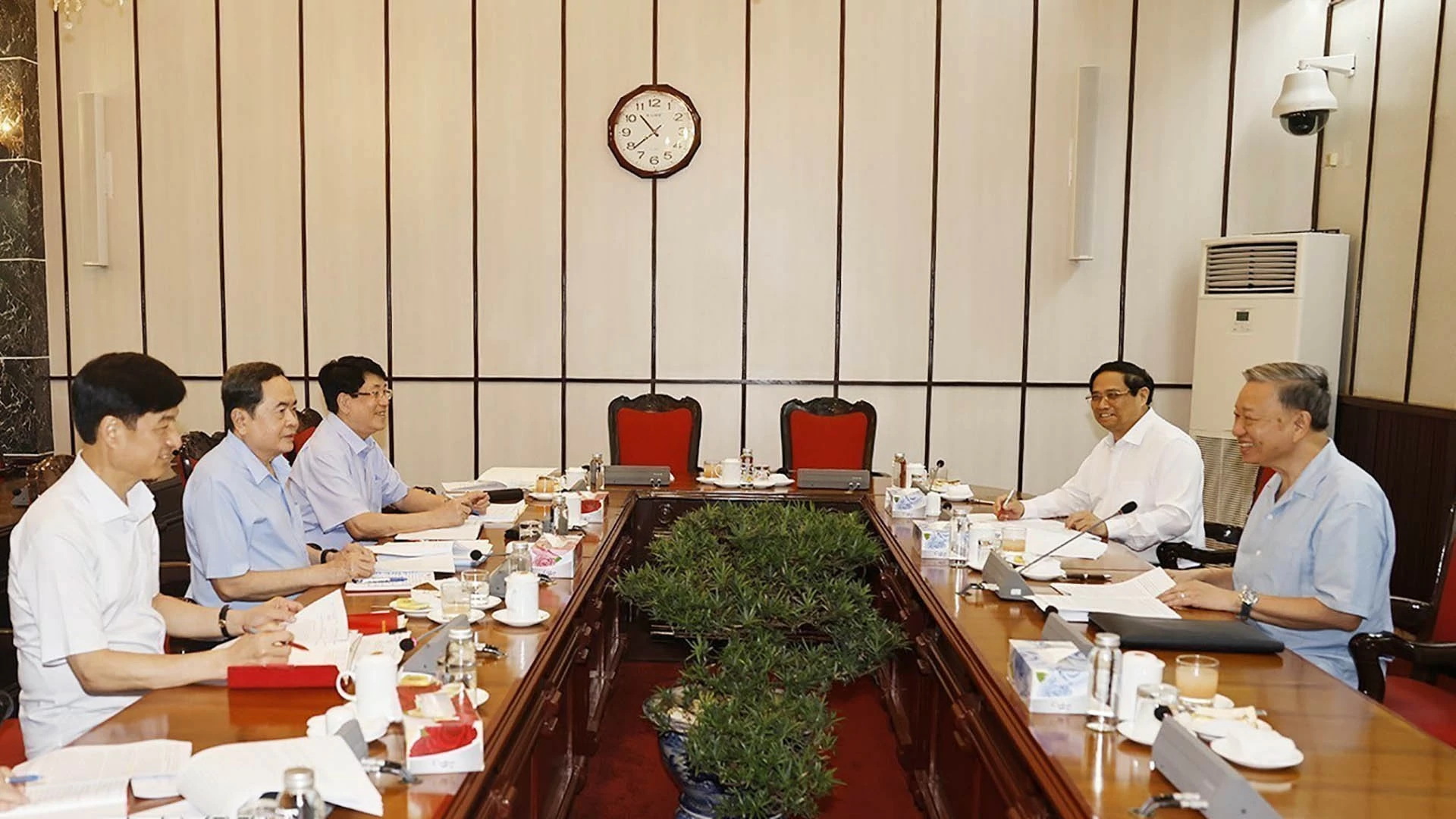 Tổng Bí thư, Chủ tịch nước Tô Lâm chủ trì cuộc họp lãnh đạo chủ chốt. (Nguồn: TTXVN) Tổng Bí thư, Chủ tịch nước Tô Lâm chủ trì cuộc họp lãnh đạo chủ chốt. (Nguồn: TTXVN)