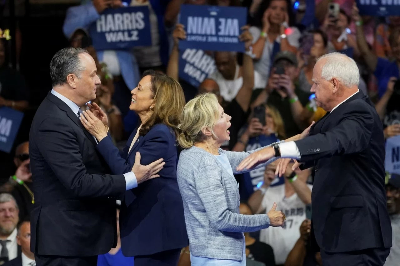 Bầu cử Tổng thống Mỹ: Bộ đôi Kamala Harris và Tim Walz khởi động chiến dịch tranh cử ở Philadelphia Bầu cử Tổng thống Mỹ: Bộ đôi Kamala Harris và Tim Walz khởi động chiến dịch tranh cử ở Philadelphia