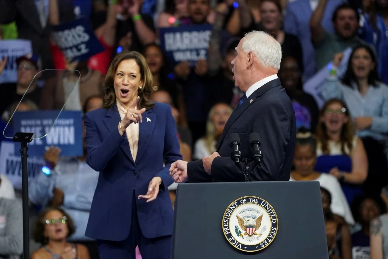 Bầu cử Tổng thống Mỹ: Bộ đôi Kamala Harris và Tim Walz khởi động chiến dịch tranh cử ở Philadelphia Bầu cử Tổng thống Mỹ: Bộ đôi Kamala Harris và Tim Walz khởi động chiến dịch tranh cử ở Philadelphia