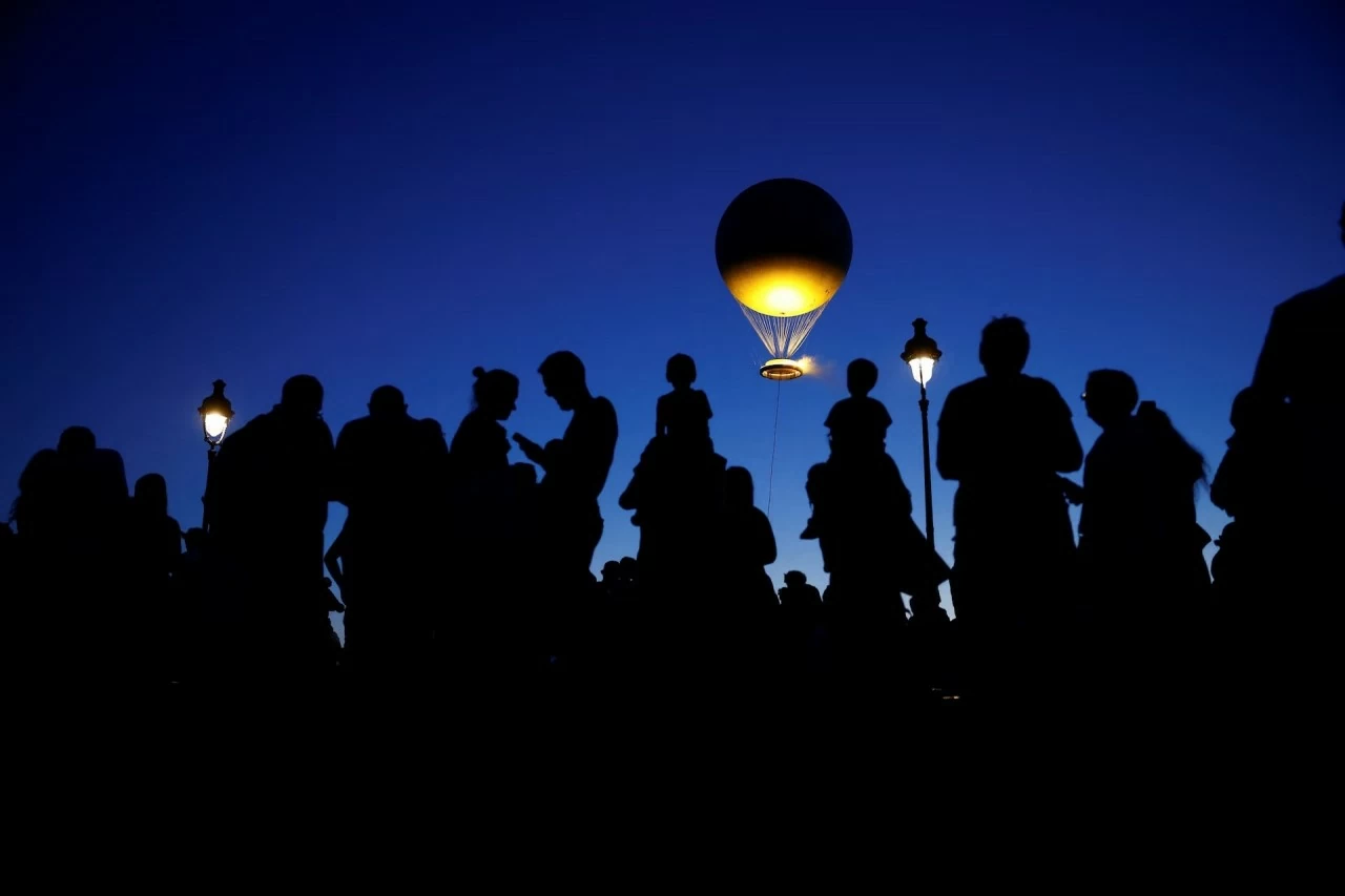 Hình ảnh vạc giữ lửa Olympic thắp sáng trên bầu trời Paris mỗi đêm Hình ảnh vạc giữ lửa Olympic thắp sáng trên bầu trời Paris mỗi đêm