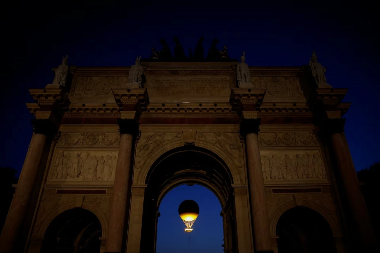 Hình ảnh vạc giữ lửa Olympic thắp sáng trên bầu trời Paris mỗi đêm Hình ảnh vạc giữ lửa Olympic thắp sáng trên bầu trời Paris mỗi đêm