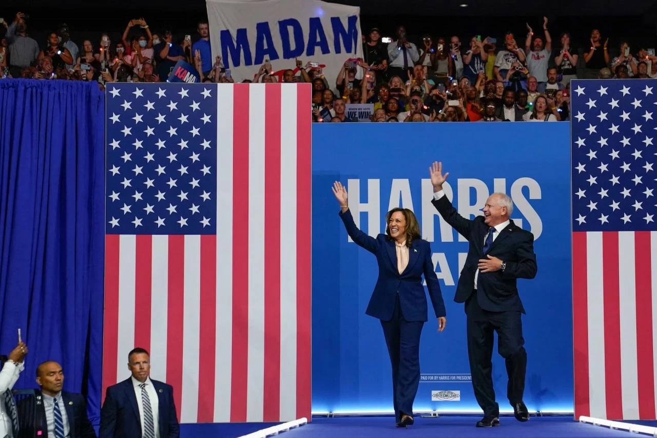 Bầu cử Tổng thống Mỹ: Bộ đôi Kamala Harris và Tim Walz khởi động chiến dịch tranh cử ở Philadelphia Bầu cử Tổng thống Mỹ: Bộ đôi Kamala Harris và Tim Walz khởi động chiến dịch tranh cử ở Philadelphia
