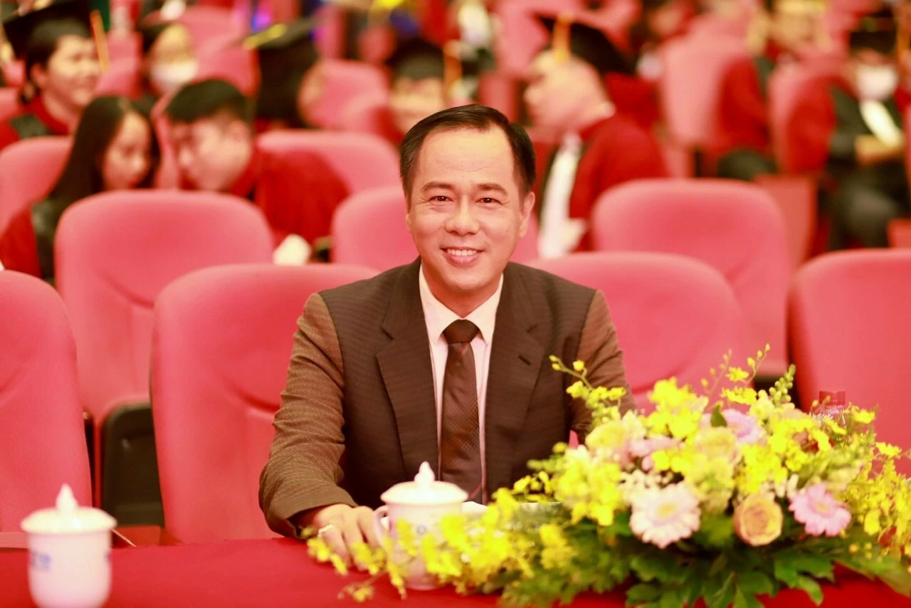 GS. TS. Huỳnh Văn Sơn: 'Các bạn trẻ nên có kỹ năng về tuân thủ luật bản quyền, liêm chính học thuật khi sử dụng AI' GS. TS. Huỳnh Văn Sơn: 'Các bạn trẻ nên có kỹ năng về tuân thủ luật bản quyền, liêm chính học thuật khi sử dụng AI'