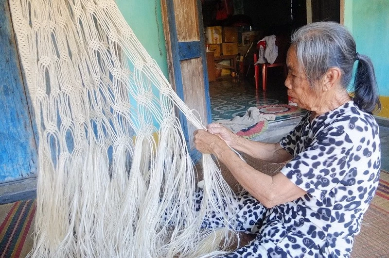 Kỳ công nghề đan võng ngô đồng ở Cù Lao Chàm Kỳ công nghề đan võng ngô đồng ở Cù Lao Chàm