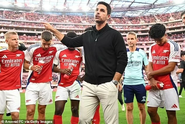 Arsenal: HLV Arteta bí mật thuê đội móc túi chuyên nghiệp trộm đồ của các học trò Arsenal: HLV Arteta bí mật thuê đội móc túi chuyên nghiệp trộm đồ của các học trò