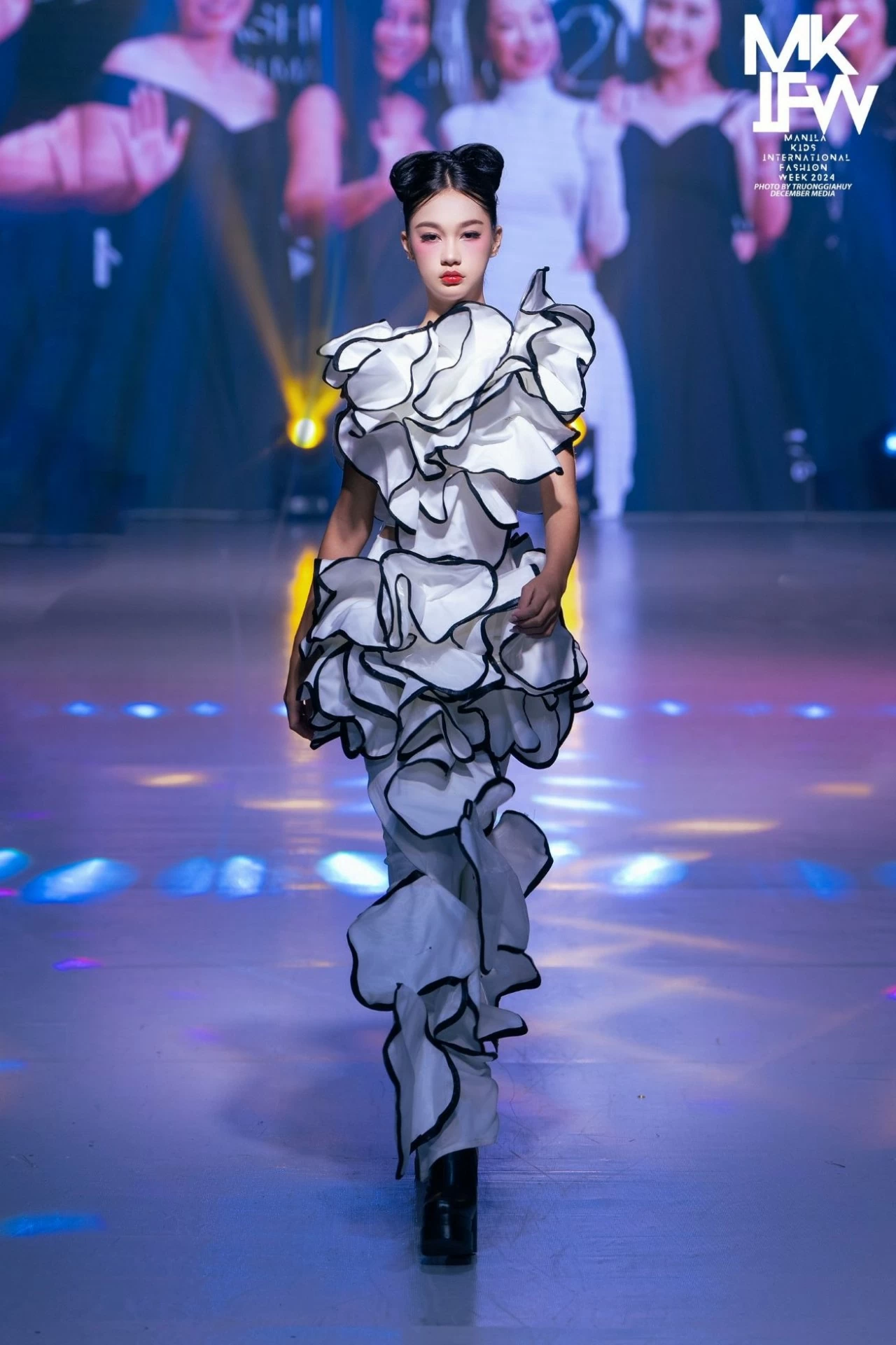 Chiều cao vượt trội ở độ tuổi 13 của Sandra Ly. Chiều cao vượt trội ở độ tuổi 13 của Sandra Ly.