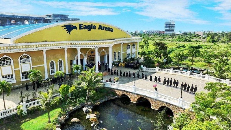 APU là trường quốc tế đầu tiên và duy nhất được Bộ GD&ĐT Việt Nam và cơ quan giáo dục Hoa Kỳ cấp phép giảng dạy chương trình giáo dục Hoa Kỳ cho học sinh người Việt Nam và học sinh người nước ngoài sinh sống tại Việt Nam. APU là trường quốc tế đầu tiên và duy nhất được Bộ GD&ĐT Việt Nam và cơ quan giáo dục Hoa Kỳ cấp phép giảng dạy chương trình giáo dục Hoa Kỳ cho học sinh người Việt Nam và học sinh người nước ngoài sinh sống tại Việt Nam.