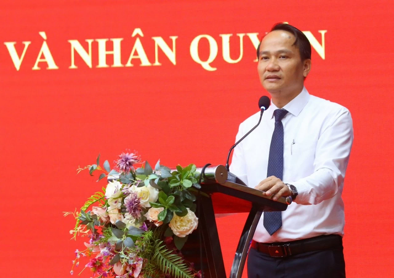 Phó Bí thư Thường trực Thành ủy Đà Nẵng Nguyễn Đình Vĩnh phát biểu chào mừng Hội nghị. Phó Bí thư Thường trực Thành ủy Đà Nẵng Nguyễn Đình Vĩnh phát biểu chào mừng Hội nghị.