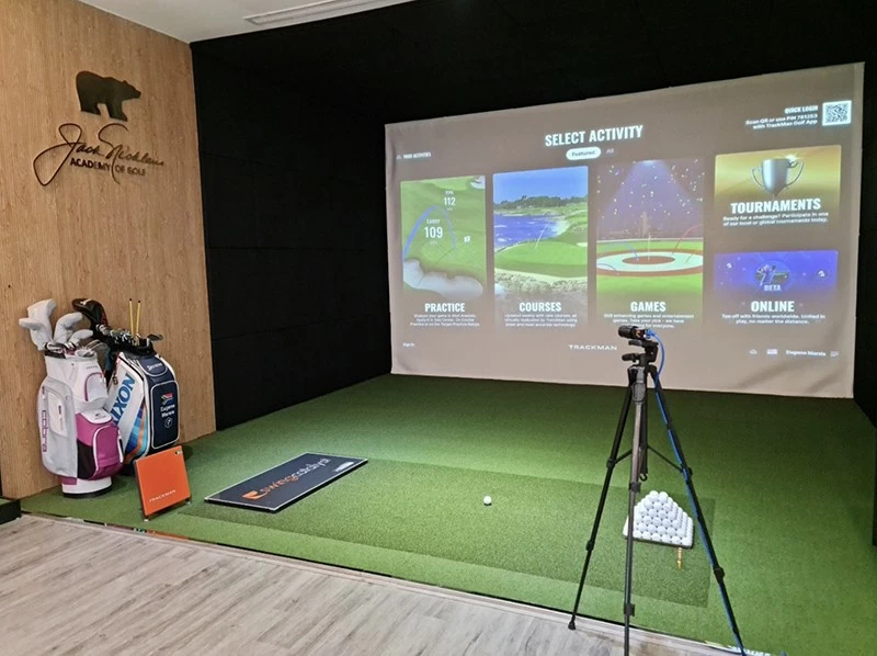 Học viện Gôn Jack Nicklaus tại Khách sạn Thắng Lợi là cơ sở đào tạo đầu tiên được trang bị các công nghệ tiên tiến nhất về đào tạo gôn Học viện Gôn Jack Nicklaus tại Khách sạn Thắng Lợi là cơ sở đào tạo đầu tiên được trang bị các công nghệ tiên tiến nhất về đào tạo gôn