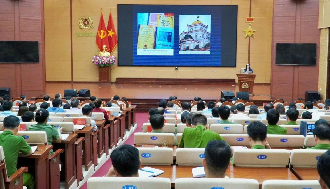 Toàn cảnh Hội nghị tập huấn công tác nhân quyền năm 2024 của tỉnh Phú Thọ. (Nguồn: VPTTNQ) Toàn cảnh Hội nghị tập huấn công tác nhân quyền năm 2024 của tỉnh Phú Thọ. (Nguồn: VPTTNQ)