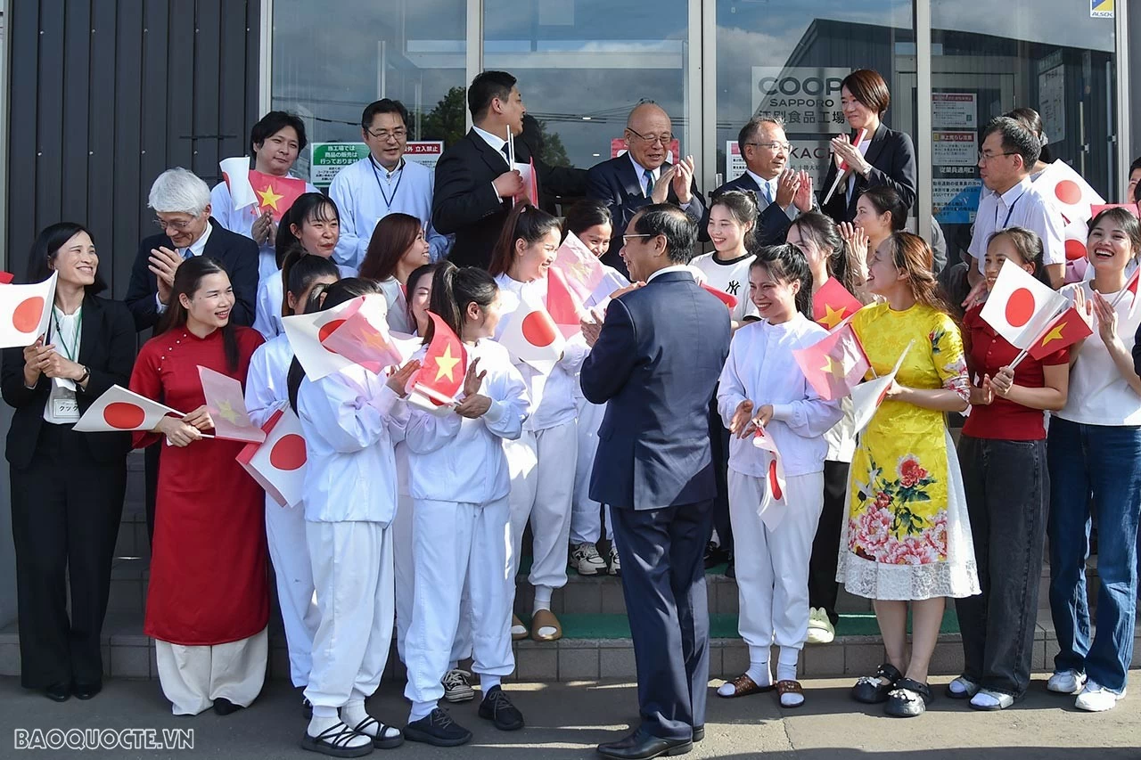 Bộ trưởng Ngoại giao Bùi Thanh Sơn thăm nhà máy Ebetsu của Coop Sapporo tại Hokkaido và giao lưu với thực tập sinh Việt Nam Bộ trưởng Ngoại giao Bùi Thanh Sơn thăm nhà máy Ebetsu của Coop Sapporo tại Hokkaido và giao lưu với thực tập sinh Việt Nam