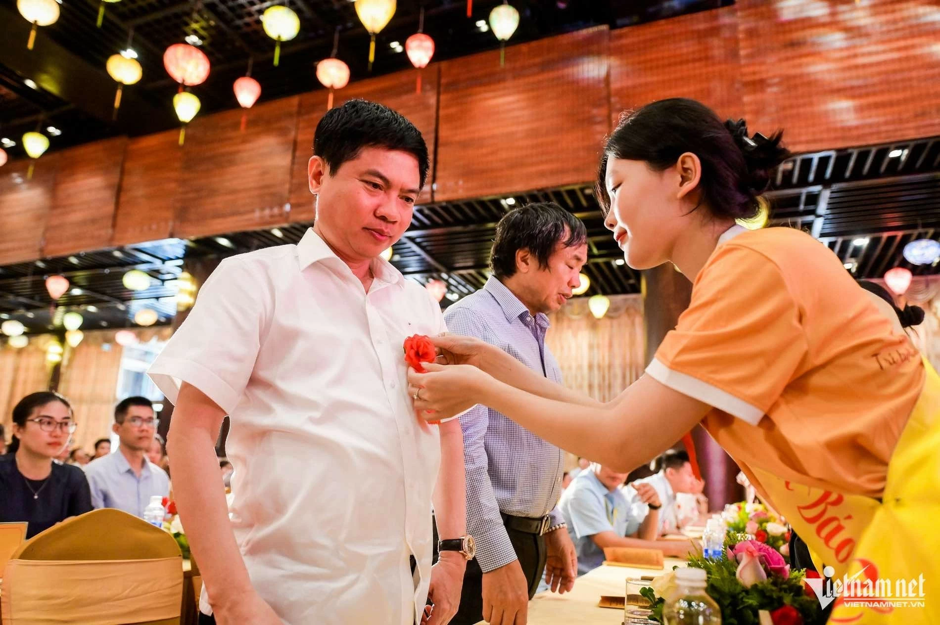 Hàng nghìn người dự lễ Vu Lan tại ngôi chùa lớn nhất thế giới Mặc nắng nóng cao điểm, hàng nghìn người dự lễ Vu Lan tại chùa Tam Chúc