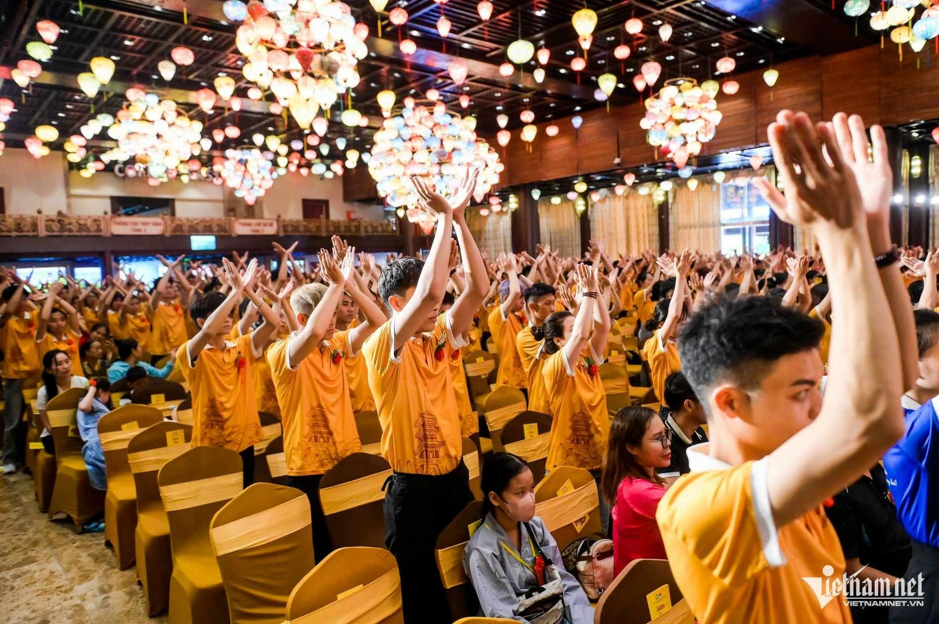 Hàng nghìn người dự lễ Vu Lan tại ngôi chùa lớn nhất thế giới Mặc nắng nóng cao điểm, hàng nghìn người dự lễ Vu Lan tại chùa Tam Chúc