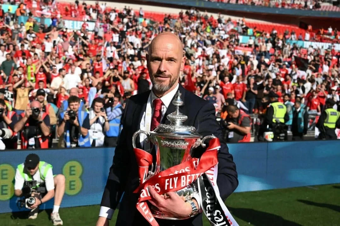 Chuyển nhượng cầu thủ MU ngày 12/8: Fernandes hưởng lương cao nhất đội, giữ chân giữ chân Casemiro, lý do không sa thải HLV Ten Hag Chuyển nhượng cầu thủ MU ngày 12/8: Fernandes hưởng lương cao nhất đội, giữ chân giữ chân Casemiro, lý do không sa thải HLV Ten Hag