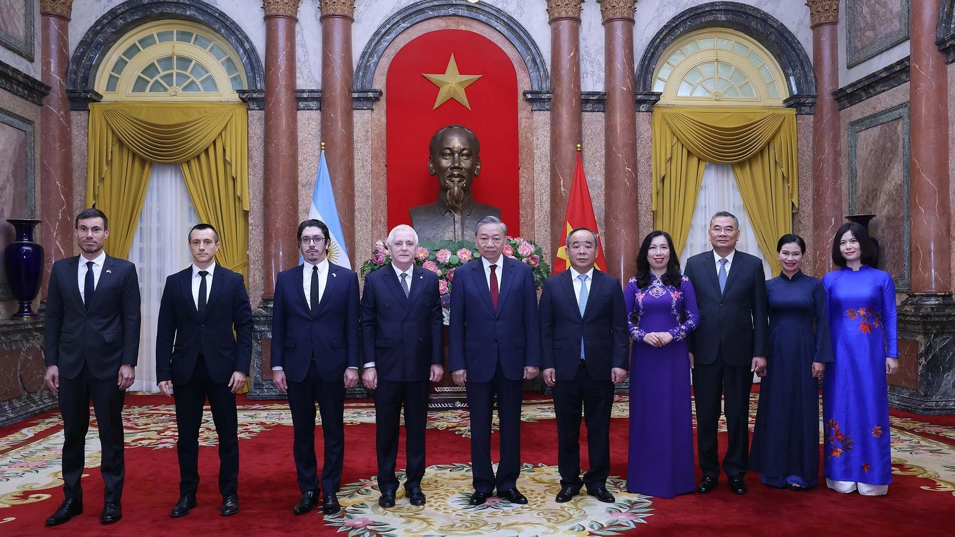 Tổng Bí thư, Chủ tịch nước Tô Lâm tiếp tiếp các Đại sứ trình Quốc thư Tổng Bí thư, Chủ tịch nước Tô Lâm tiếp tiếp các Đại sứ trình Quốc thư