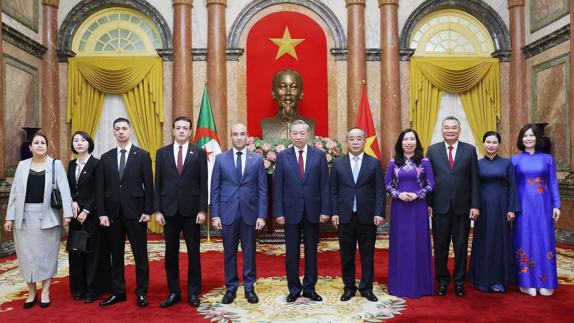 Tổng Bí thư, Chủ tịch nước Tô Lâm tiếp tiếp các Đại sứ trình Quốc thư Tổng Bí thư, Chủ tịch nước Tô Lâm tiếp tiếp các Đại sứ trình Quốc thư