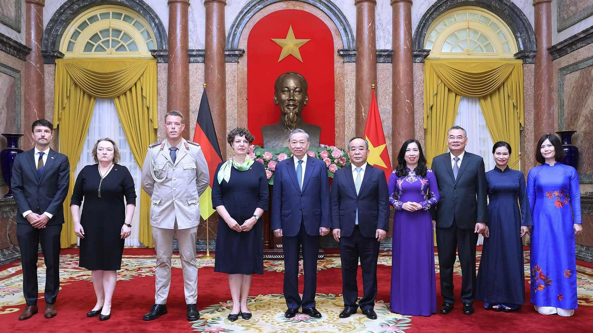 Tổng Bí thư, Chủ tịch nước Tô Lâm tiếp tiếp các Đại sứ trình Quốc thư Tổng Bí thư, Chủ tịch nước Tô Lâm tiếp tiếp các Đại sứ trình Quốc thư