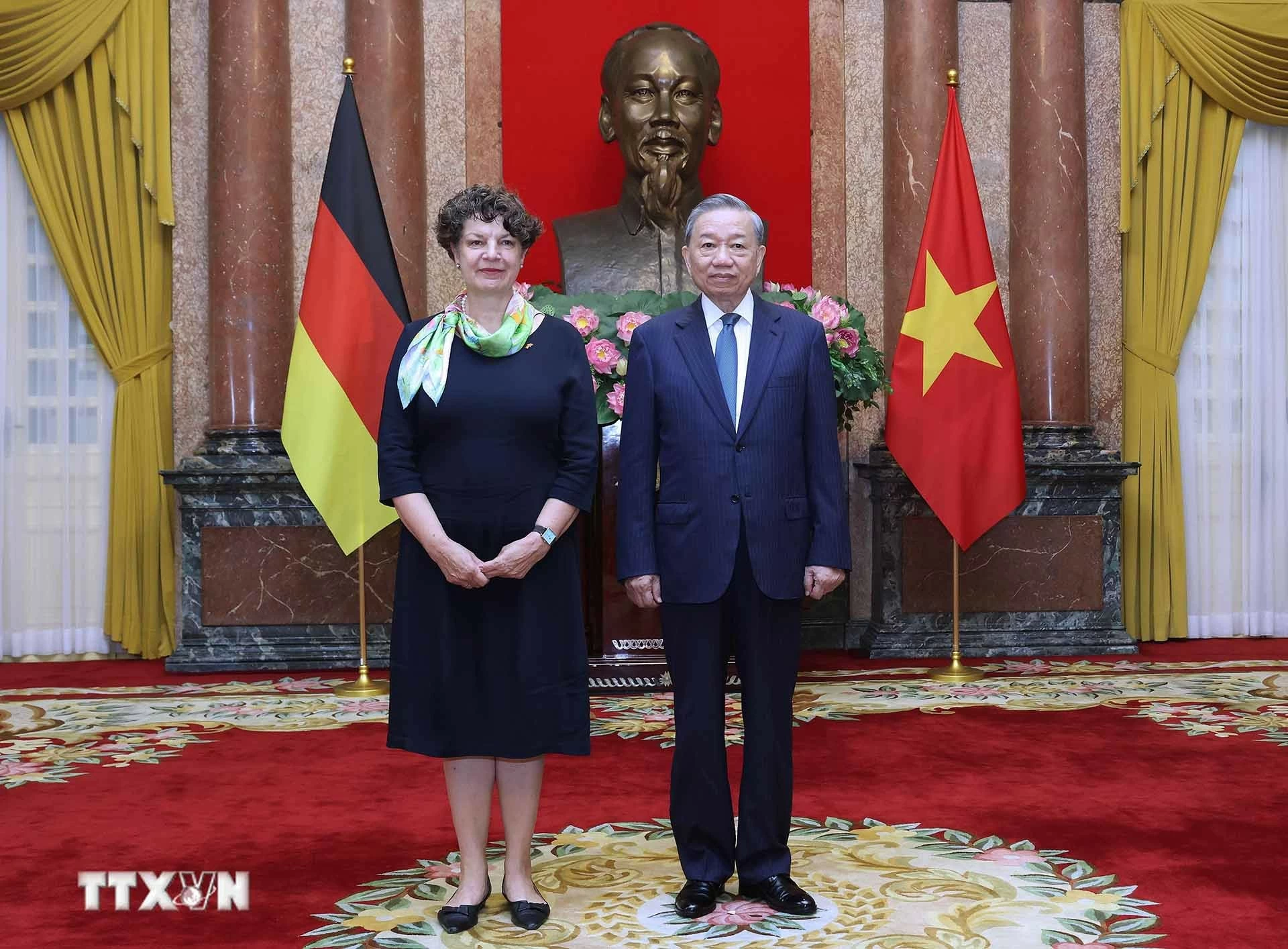 Tổng Bí thư, Chủ tịch nước Tô Lâm tiếp tiếp các Đại sứ trình Quốc thư Tổng Bí thư, Chủ tịch nước Tô Lâm tiếp tiếp các Đại sứ trình Quốc thư