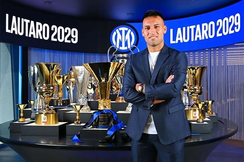 Tiền đạo Lautaro Martinez chính thức ký hợp đồng mới với Inter Milan Tiền đạo Lautaro Martinez chính thức ký hợp đồng mới với Inter Milan