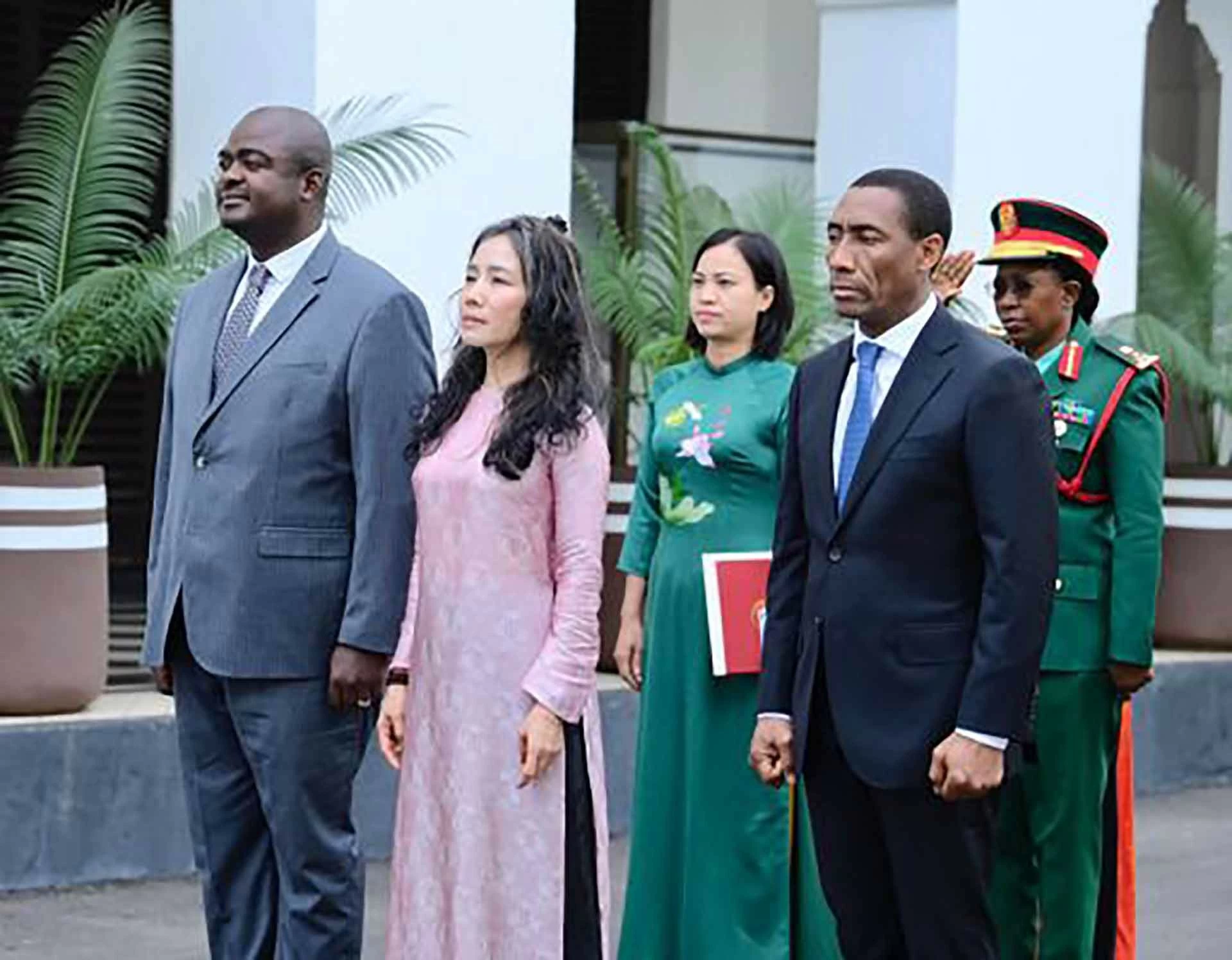Đại sứ Vũ Thanh Huyền trình Thư ủy nhiệm lên Tổng thống Tanzania Đại sứ Vũ Thanh Huyền trình Thư ủy nhiệm lên Tổng thống Tanzania