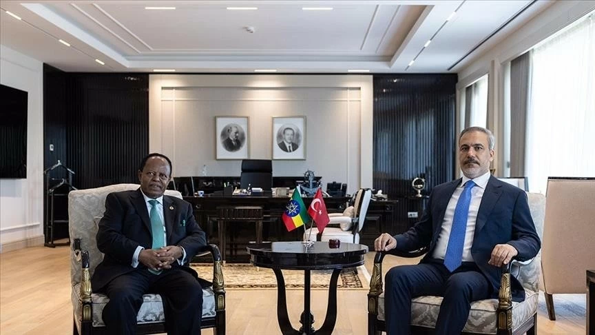Somalia-Ethiopia đàm phán giải quyết vấn đề chủ quyền, Thổ Nhĩ Kỳ nỗ lực vào vai người hòa giải. Anadolu Ngoại trưởng Thổ Nhĩ Kỳ Hakan Fidan (phải) gặp người đồng cấp Ethiopia Taye Atske Selassie tại thủ đô Ankara ngày 12/8. (Nguồn: Anadolu)
