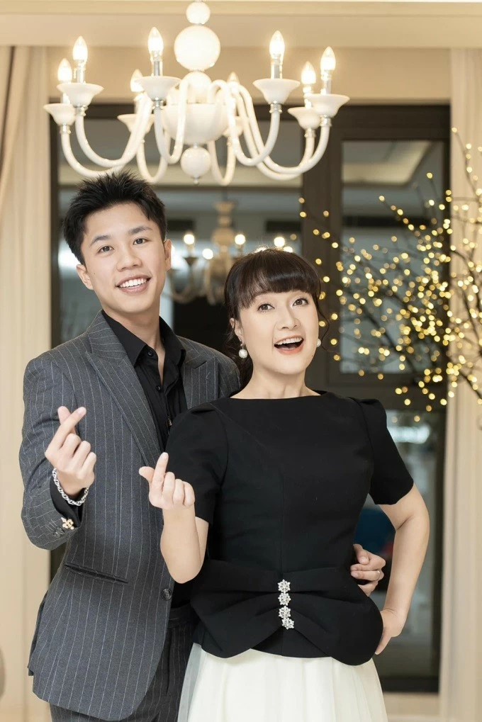 Đi giữa trời rực rỡ: Con trai nghệ sĩ Vân Dung Đi giữa trời rực rỡ: Con trai nghệ sĩ Vân Dung