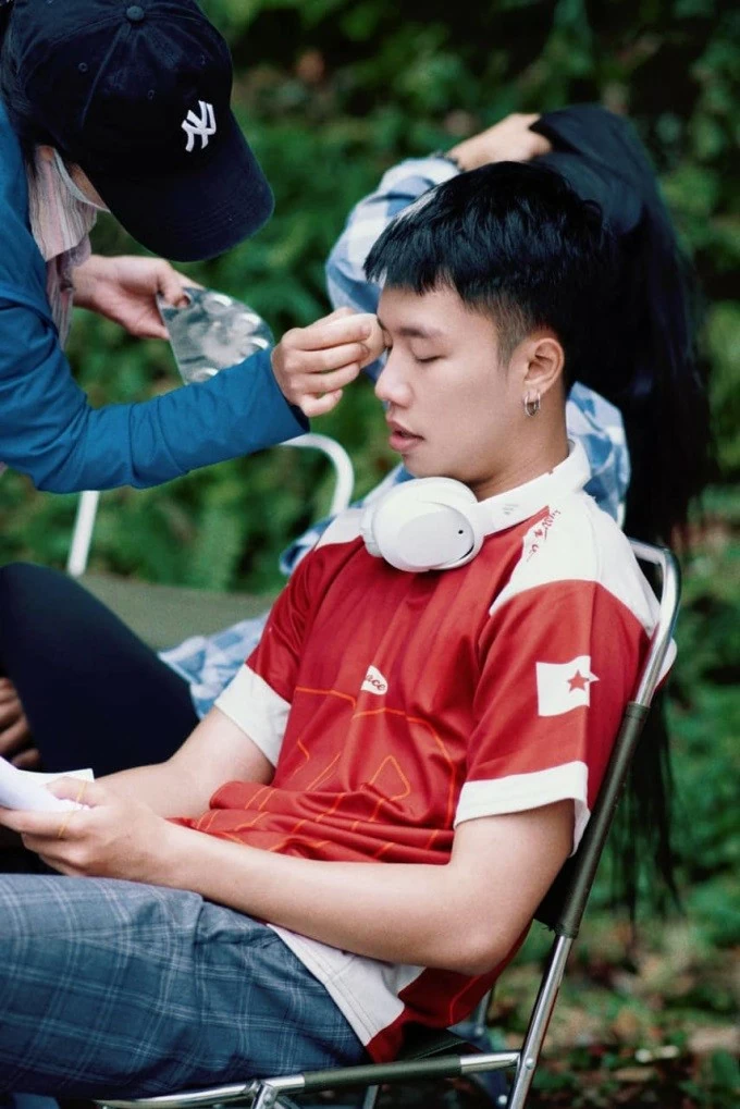 Đi giữa trời rực rỡ: Con trai nghệ sĩ Vân Dung Đi giữa trời rực rỡ: Con trai nghệ sĩ Vân Dung