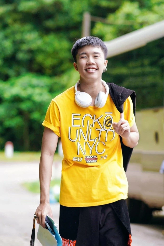 Đi giữa trời rực rỡ: Con trai nghệ sĩ Vân Dung Đi giữa trời rực rỡ: Con trai nghệ sĩ Vân Dung