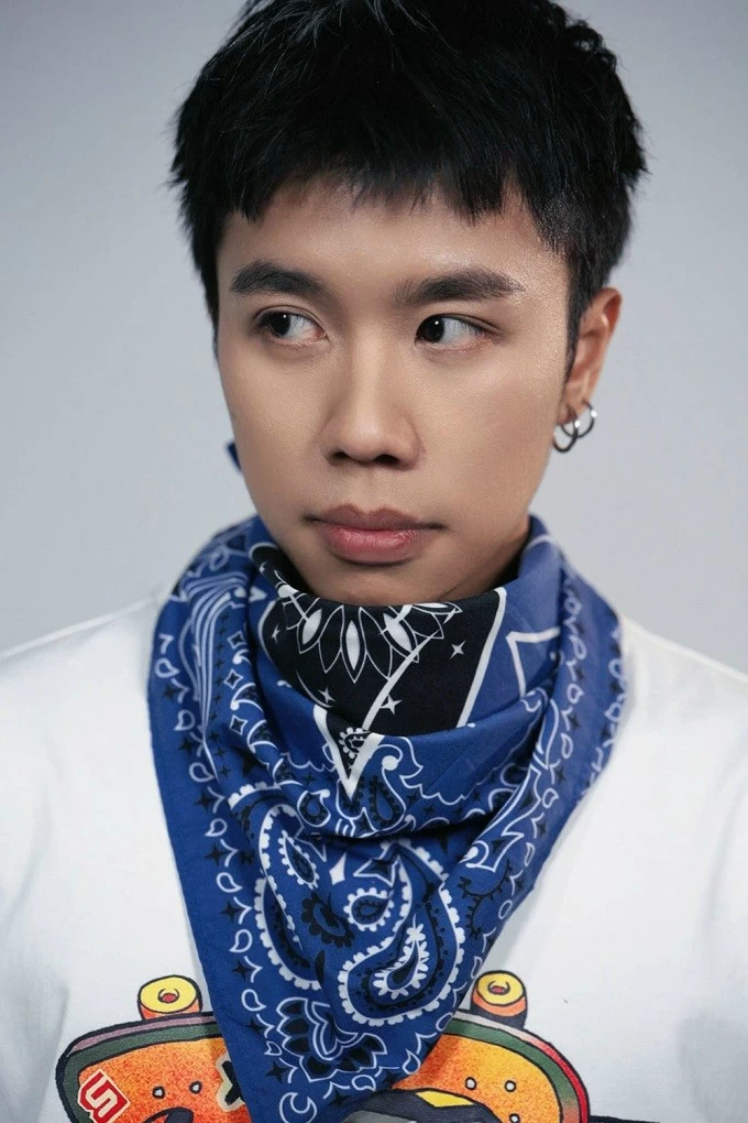 Đi giữa trời rực rỡ: Con trai nghệ sĩ Vân Dung Đi giữa trời rực rỡ: Con trai nghệ sĩ Vân Dung