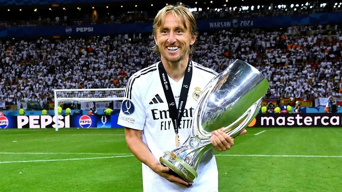 Real Madrid vô địch Siêu cup châu Âu 2024, tiền vệ Modric và HLV Ancelotti trở thành ông hoàng danh hiệu Real Madrid vô địch Siêu cup châu Âu 2024, tiền vệ Modric và HLV Ancelotti trở thành ông hoàng danh hiệu