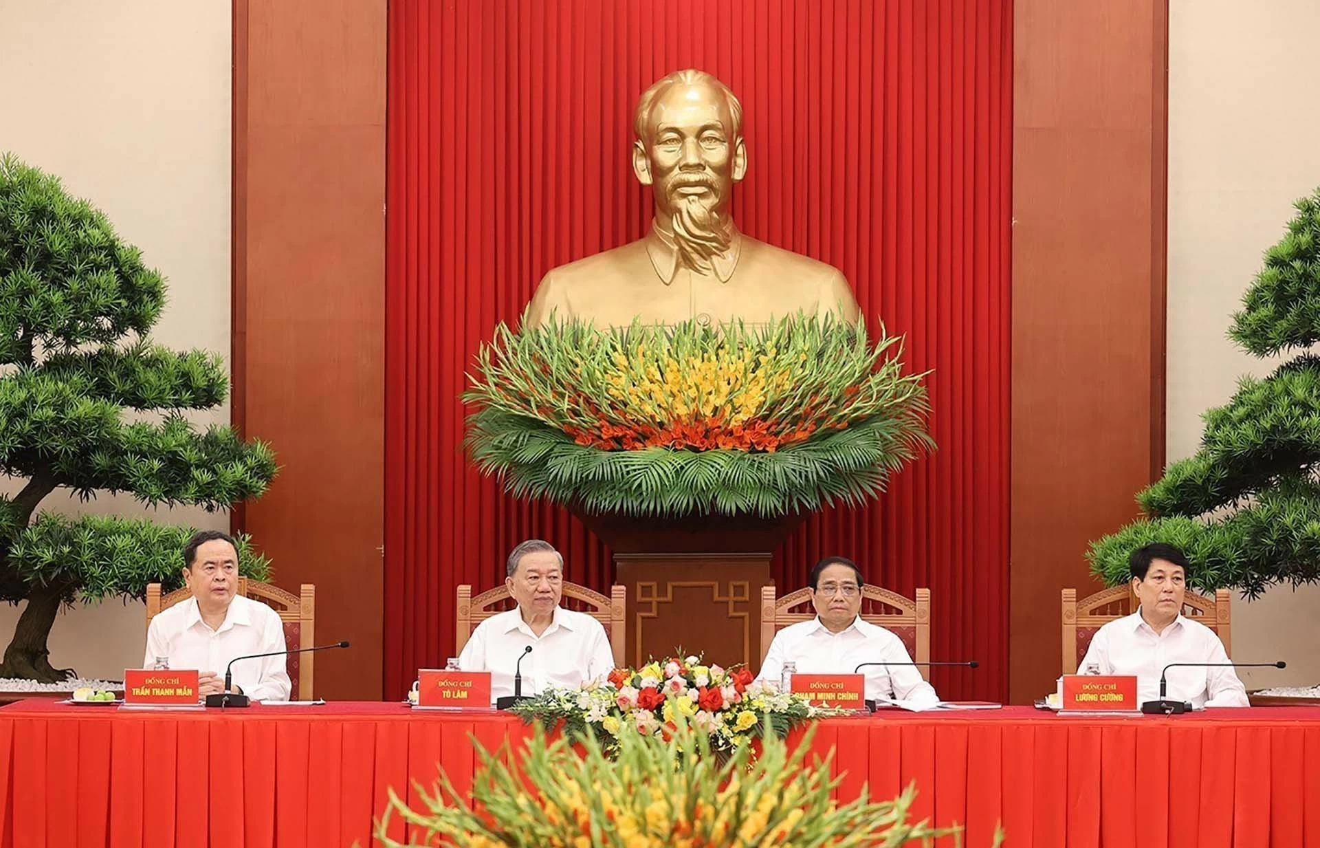 Tổng Bí thư, Chủ tịch nước Tô Lâm và các đồng chí lãnh đạo Đảng, Nhà nước chủ trì hội nghị. (Nguồn: TTXVN) Tổng Bí thư, Chủ tịch nước Tô Lâm và các đồng chí lãnh đạo Đảng, Nhà nước chủ trì hội nghị. (Nguồn: TTXVN)