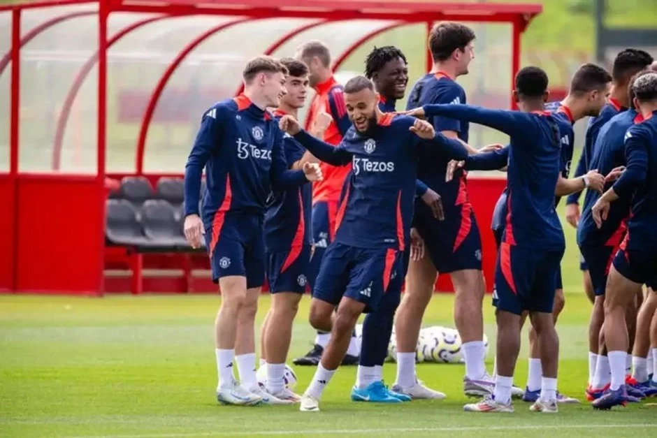 De Ligt và Mazraoui sẵn sàng ra mắt MU De Ligt và Mazraoui sẵn sàng ra mắt MU