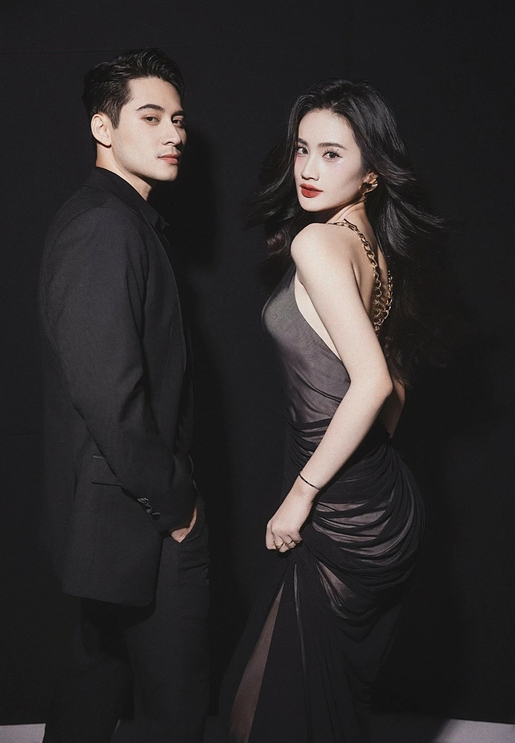 Bên cạnh mỹ nhân gốc Bình Định, Nam vương Tuấn Ngọc bảnh bao với suit ton sur ton. Cặp sao có mối quan hệ thân thiết. Ngày Ý Nhi lên đường trở lại Australia du học, Mr World Vietnam 2024 ra sân bay tiễn đàn em. Đáp lại, Ý Nhi cũng chúc đàn anh chuẩn bị tốt để tham dự cuộc thi. Bên cạnh mỹ nhân gốc Bình Định, Nam vương Tuấn Ngọc bảnh bao với suit ton sur ton. Cặp sao có mối quan hệ thân thiết. Ngày Ý Nhi lên đường trở lại Australia du học, Mr World Vietnam 2024 ra sân bay tiễn đàn em. Đáp lại, Ý Nhi cũng chúc đàn anh chuẩn bị tốt để tham dự cuộc thi.