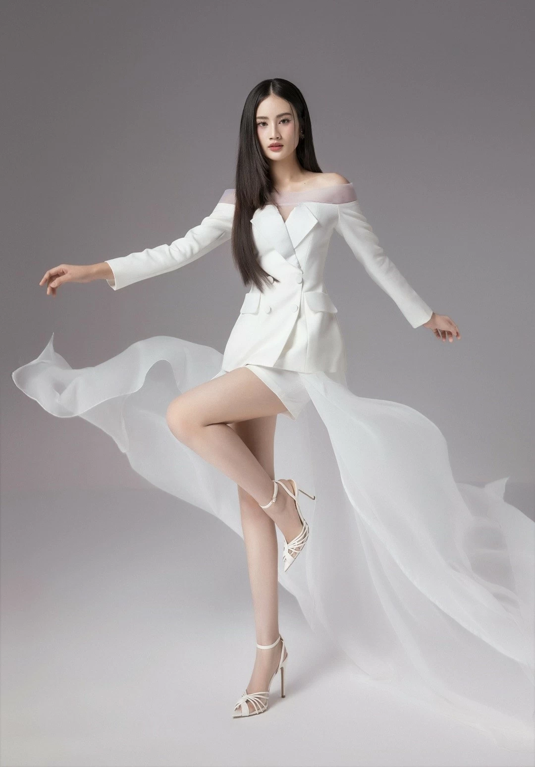 Bộ ảnh Hoa hậu Ý Nhi và Nam vương Bộ ảnh Hoa hậu Ý Nhi và Nam vương