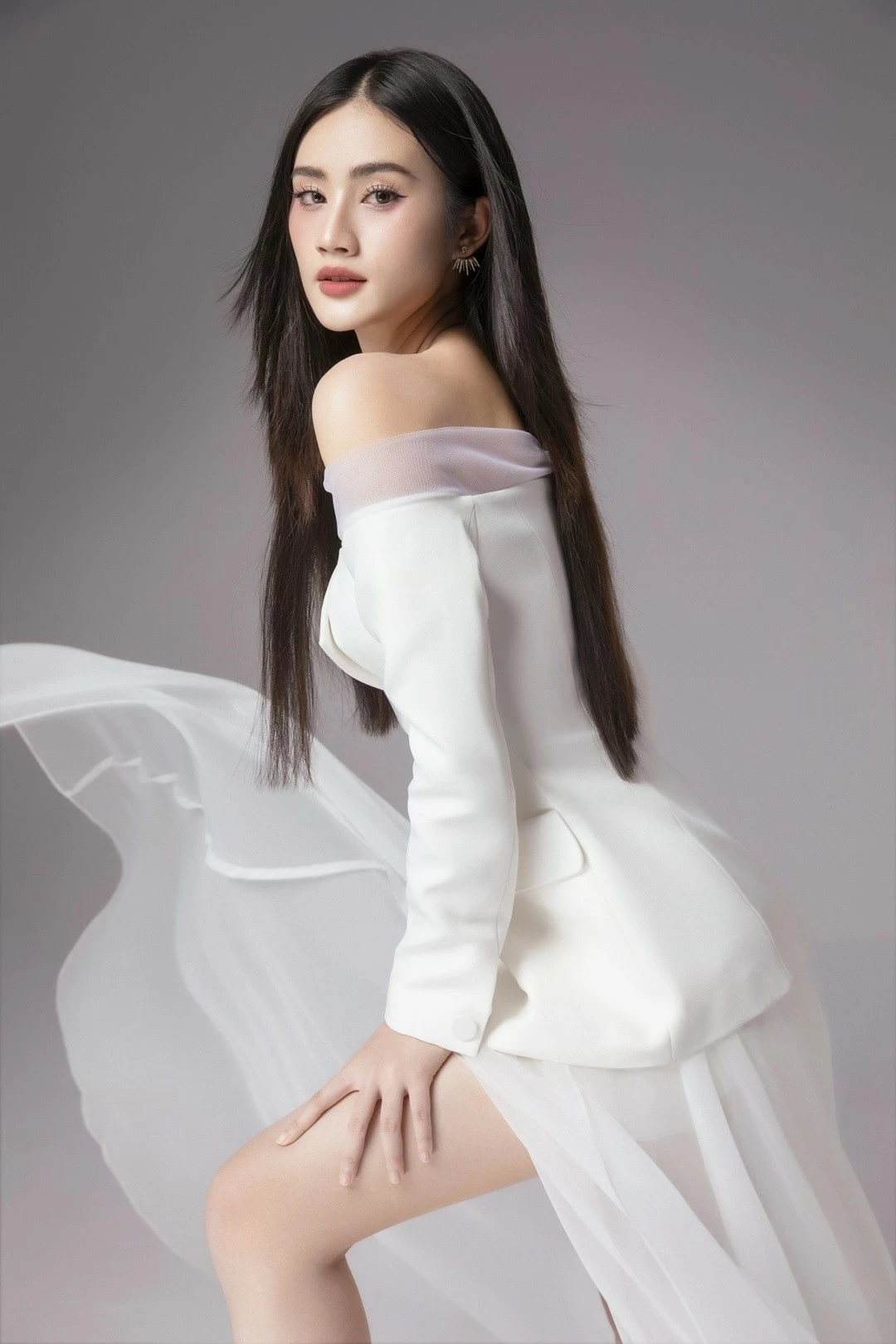 Bộ ảnh Hoa hậu Ý Nhi và Nam vương Bộ ảnh Hoa hậu Ý Nhi và Nam vương