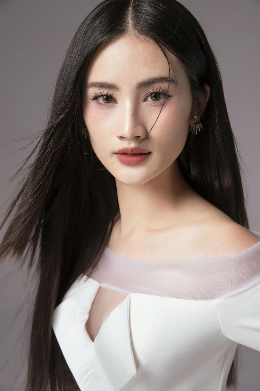 Bộ ảnh Hoa hậu Ý Nhi và Nam vương Bộ ảnh Hoa hậu Ý Nhi và Nam vương