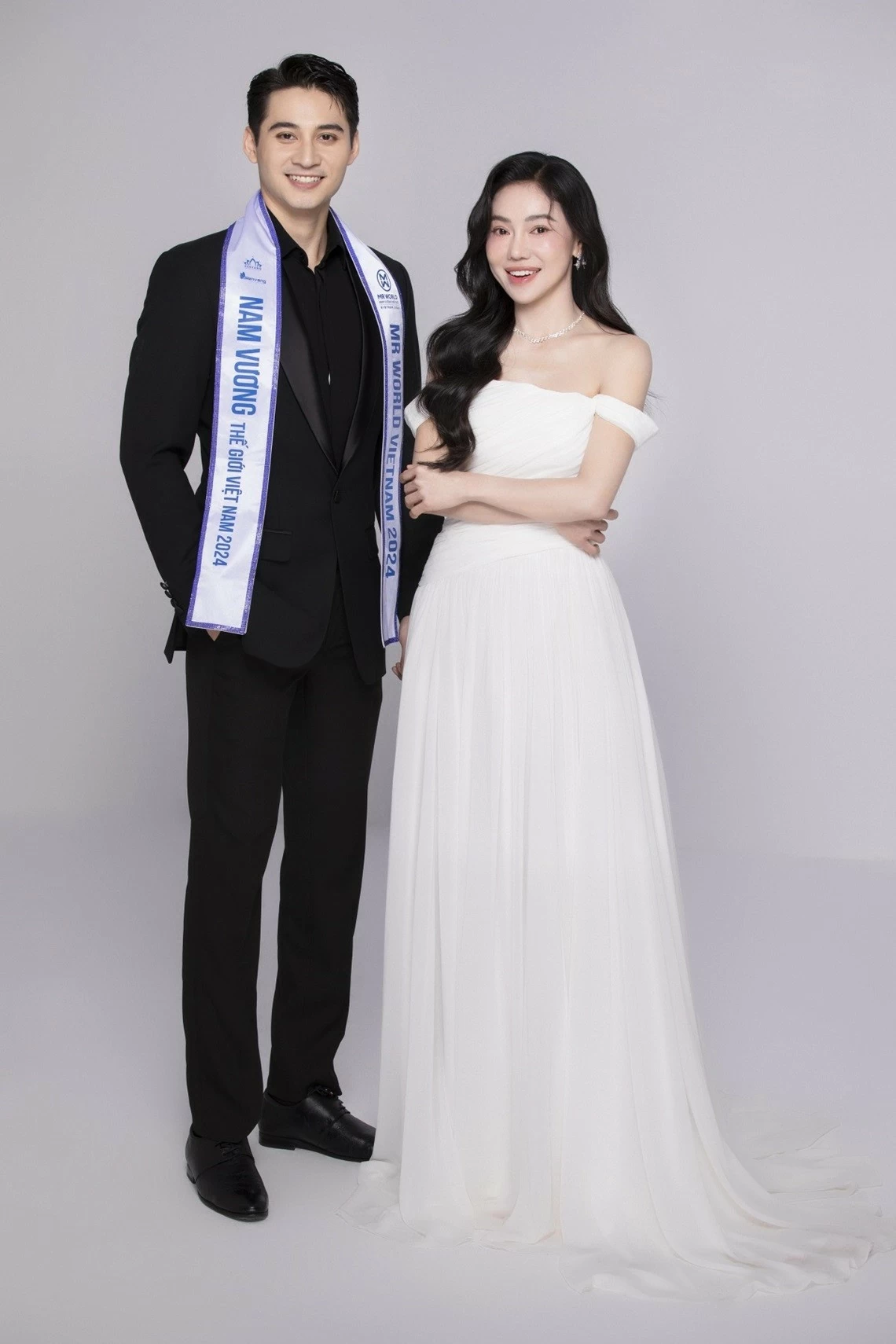 Bộ ảnh Hoa hậu Ý Nhi và Nam vương Bộ ảnh Hoa hậu Ý Nhi và Nam vương