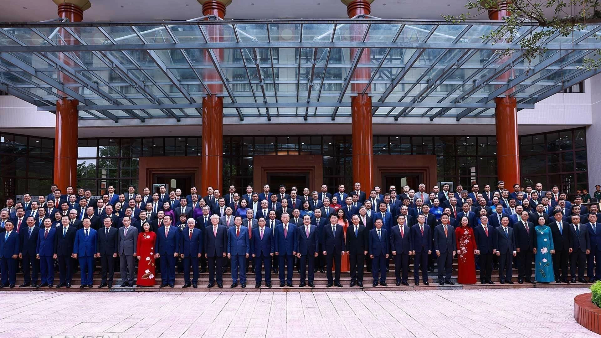 Ban Chấp hành Trung ương Đảng khóa XIII tại Hội nghị ở Hà Nội, ngày 3/8. (Nguồn: TTXVN) Ban Chấp hành Trung ương Đảng khóa XIII tại Hội nghị ở Hà Nội, ngày 3/8. (Nguồn: TTXVN)