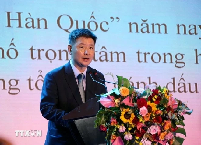 Ông Kang Boosung, Tổng Lãnh sự Hàn Quốc tại thành phố Đà Nẵng phát biểu. (Ảnh: Trần Lê Lâm/TTXVN) Ông Kang Boosung, Tổng Lãnh sự Hàn Quốc tại thành phố Đà Nẵng phát biểu. (Ảnh: Trần Lê Lâm/TTXVN)