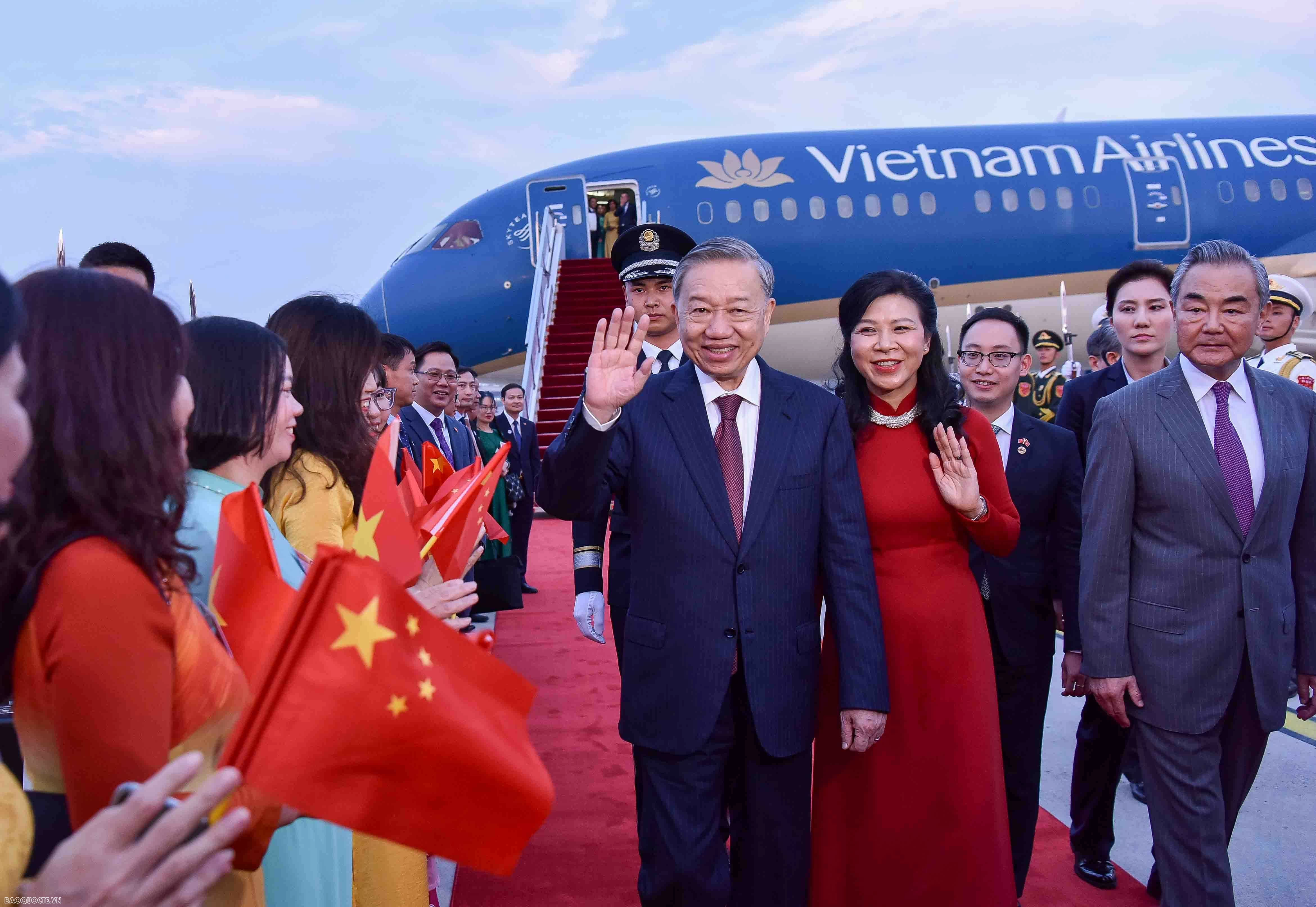 Sân bay quốc tế Bắc Kinh rực rỡ cờ hoa chào đón Tổng Bí thư, Chủ tịch nước Tô Lâm và Phu nhân Sân bay quốc tế Bắc Kinh rực rỡ cờ hoa chào đón Tổng Bí thư, Chủ tịch nước Tô Lâm và Phu nhân
