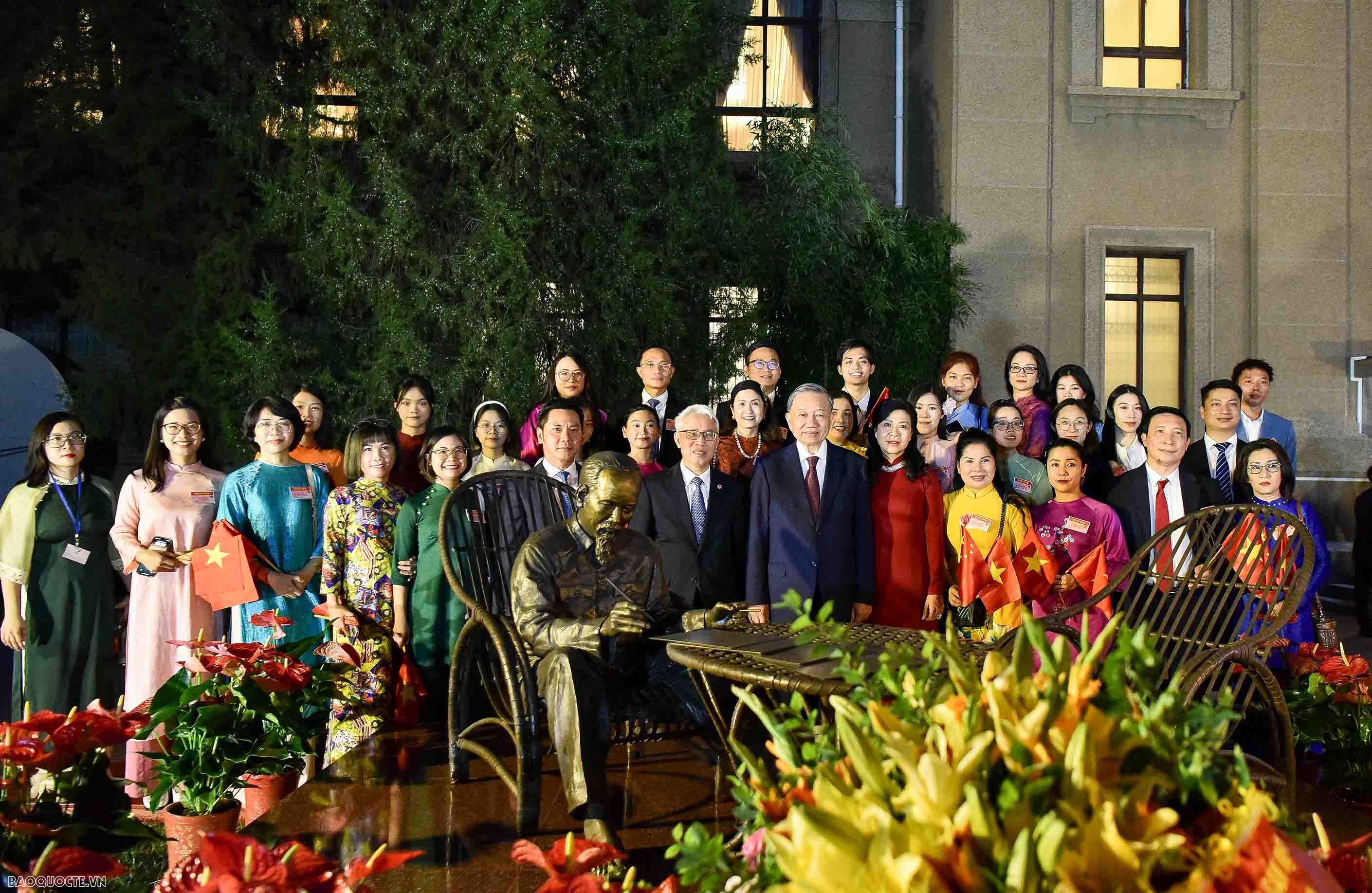 Trung Quốc dành nhiều biệt lệ để đón tiếp Tổng Bí thư, Chủ tịch nước Tô Lâm và Phu nhân Trung Quốc dành nhiều biệt lệ để đón tiếp Tổng Bí thư, Chủ tịch nước Tô Lâm và Phu nhân