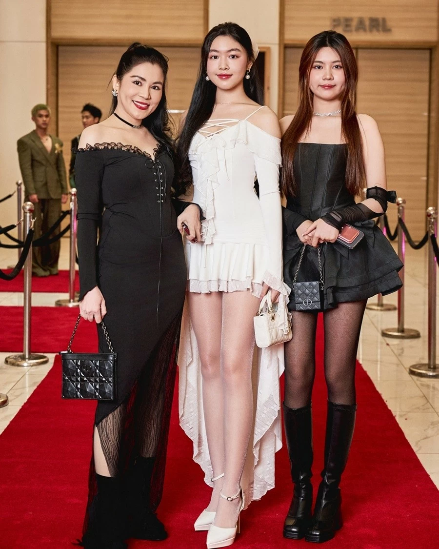 Con gái Lọ Lem nhà MC Quyền Linh Con gái Lọ Lem nhà MC Quyền Linh