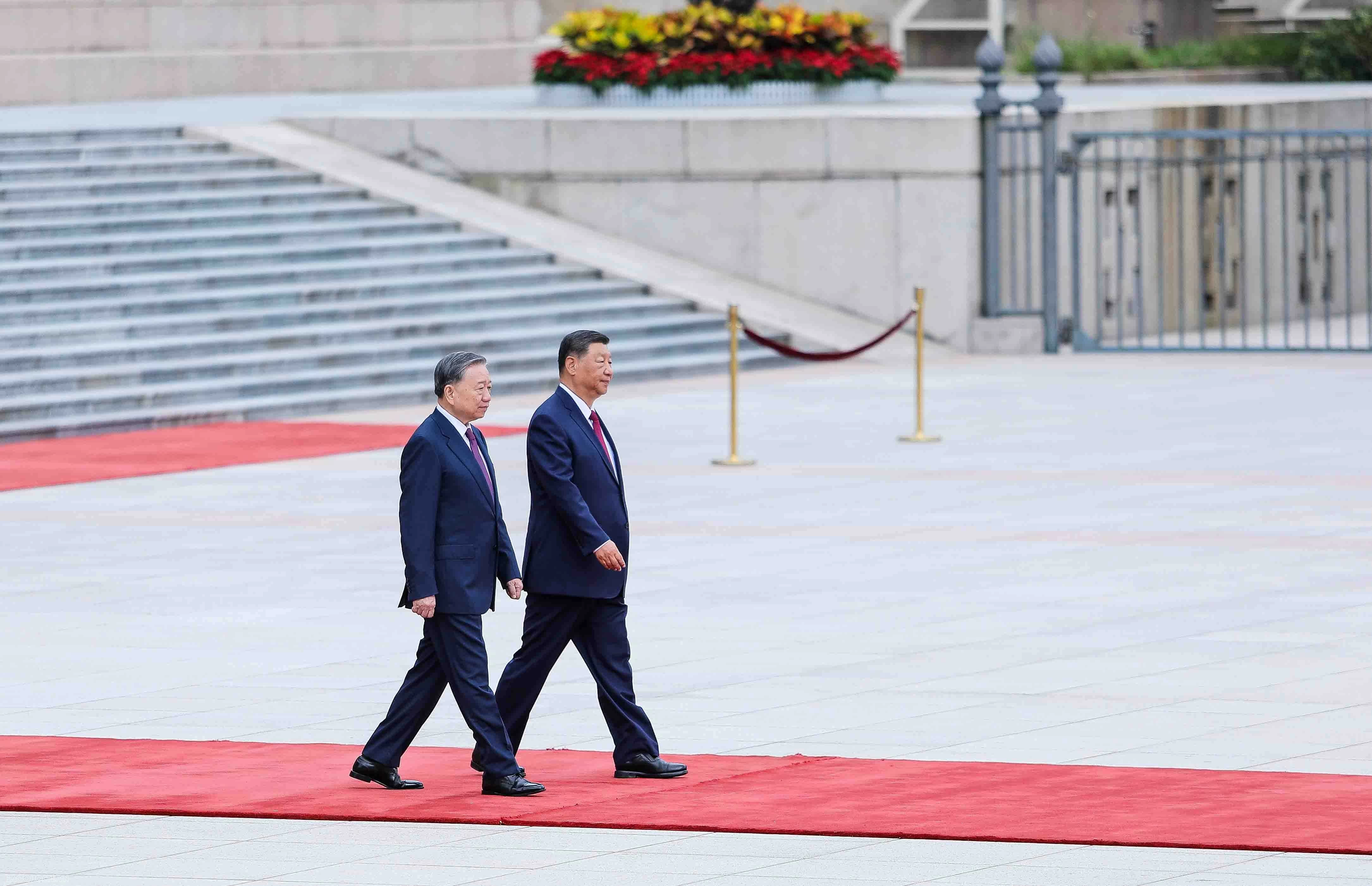 Trung Quốc bắn 21 phát đại bác chào mừng Tổng Bí thư, Chủ tịch nước Tô Lâm và Phu nhân thăm cấp Nhà nước Trung Quốc bắn 21 phát đại bác chào mừng Tổng Bí thư, Chủ tịch nước Tô Lâm và Phu nhân thăm cấp Nhà nước