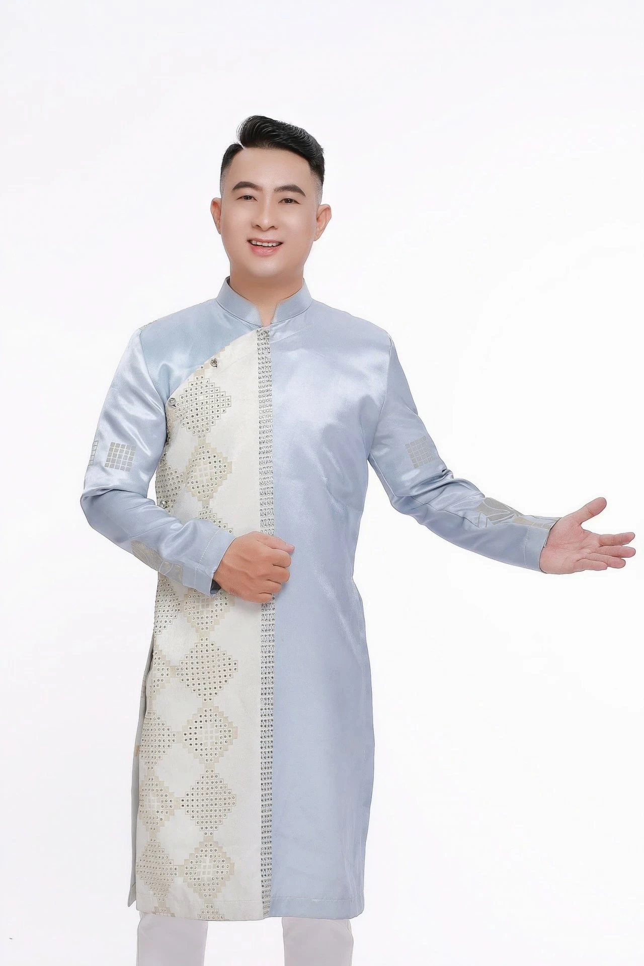 Ra mắt album Vinh quang chiến sĩ Việt Nam kỷ niệm 79 năm Cách mạng tháng Tám và Quốc khánh 2/9 Ra mắt album Vinh quang chiến sĩ Việt Nam kỷ niệm 79 năm Cách mạng tháng Tám và Quốc khánh 2/9